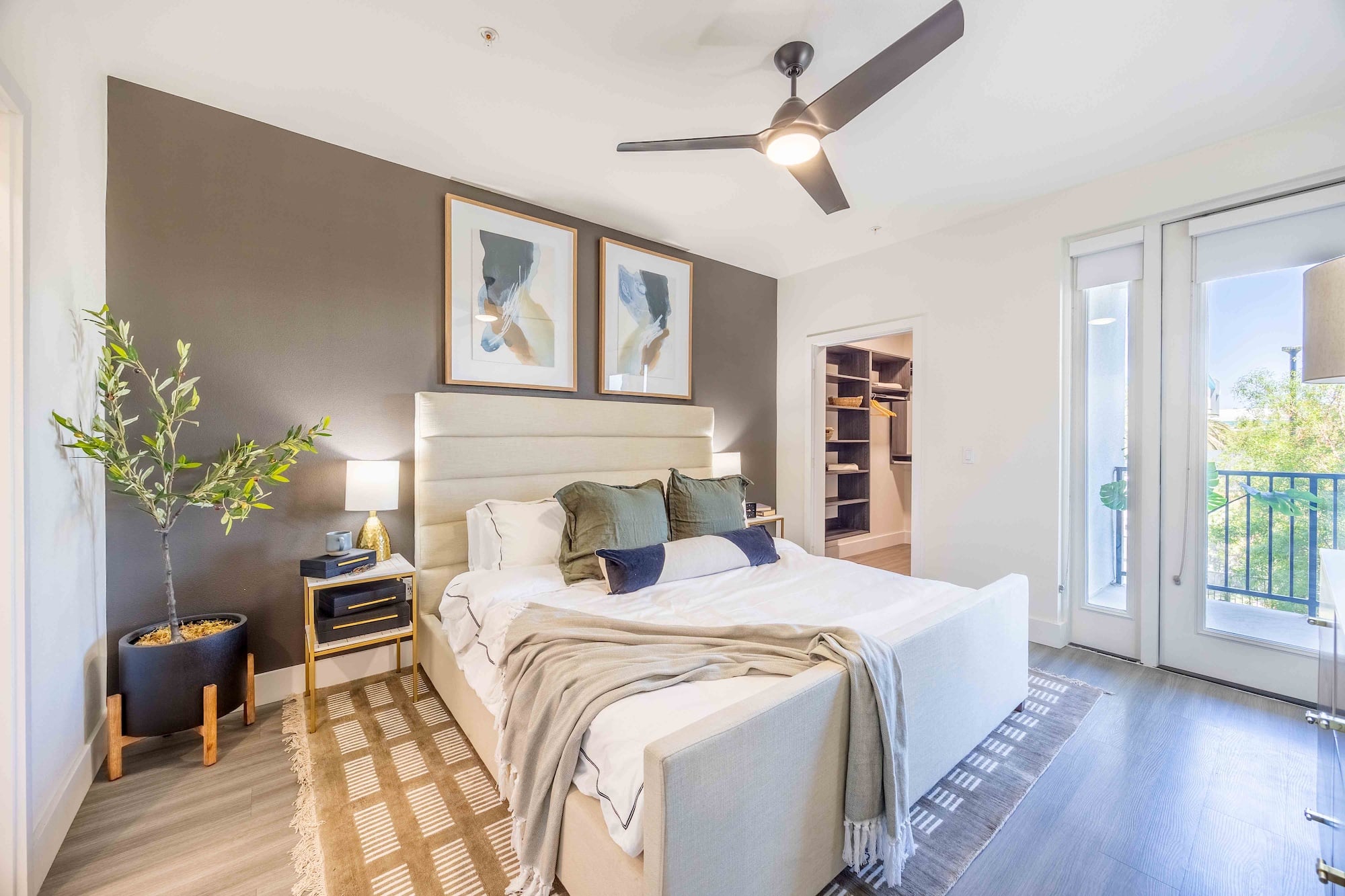 bedroom with plants and ceiling fan