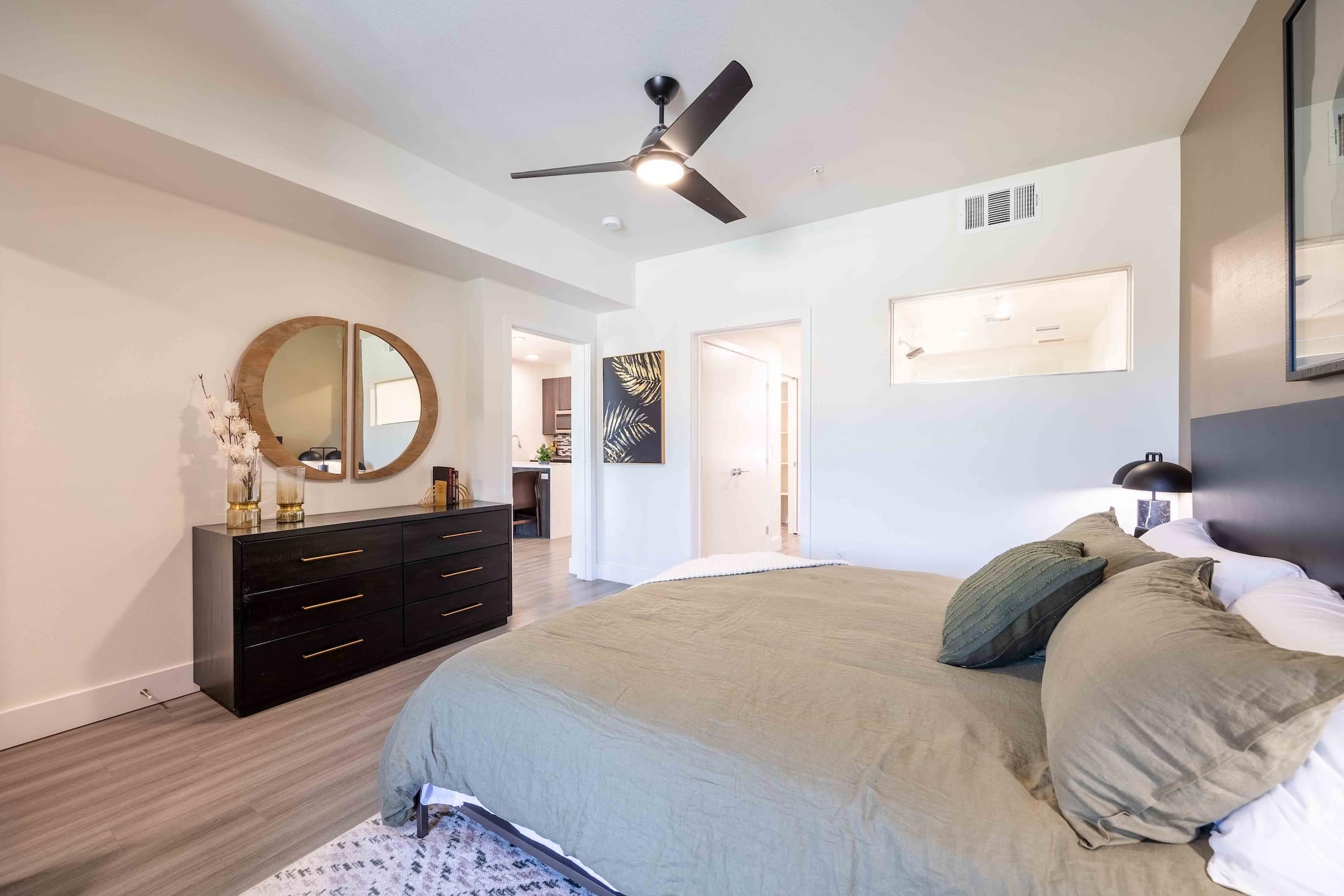 bedroom with ceiling fan